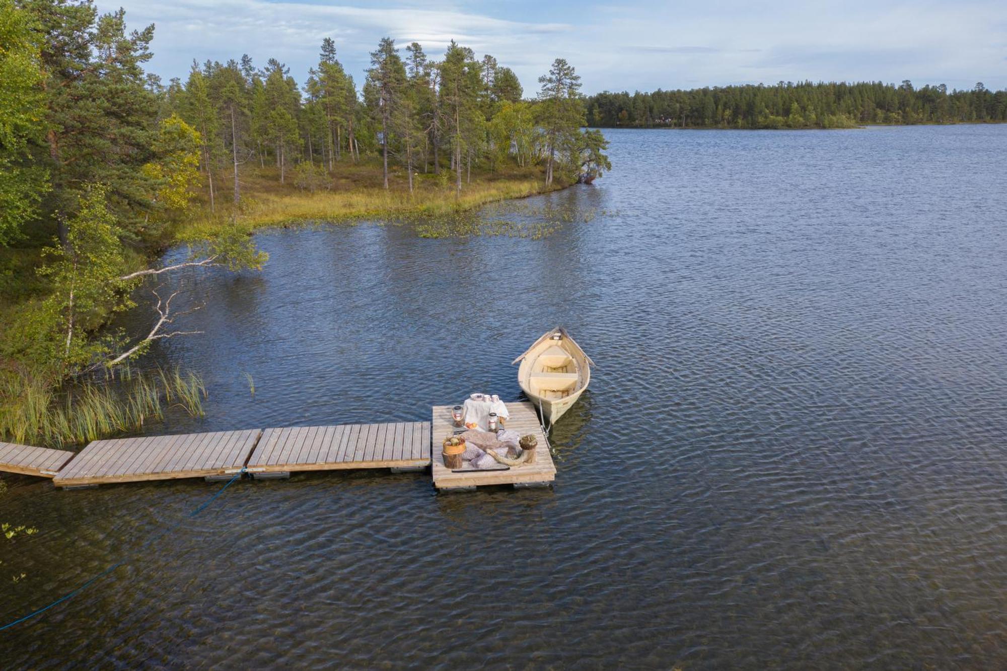 Moekki - The White Blue Wilderness Lodge Инари Экстерьер фото
